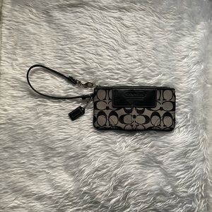 coach wallet wristlet